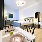 Romana With Terrace & Private Entrance