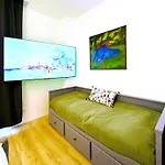 Romana With Terrace & Private Entrance Apartman