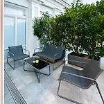 Romana With Terrace & Private Entrance