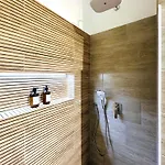 Romana With Terrace & Private Entrance Apartman