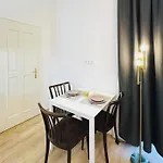 Romana With Terrace & Private Entrance