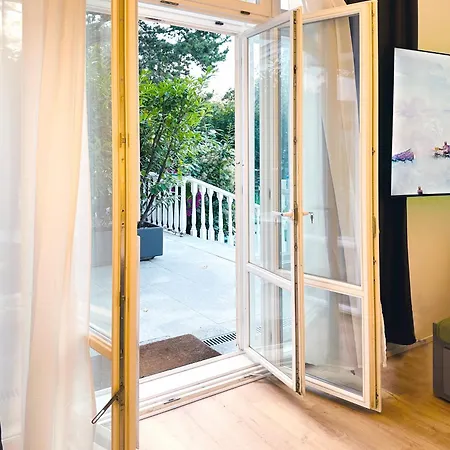 Romana With Terrace & Private Entrance