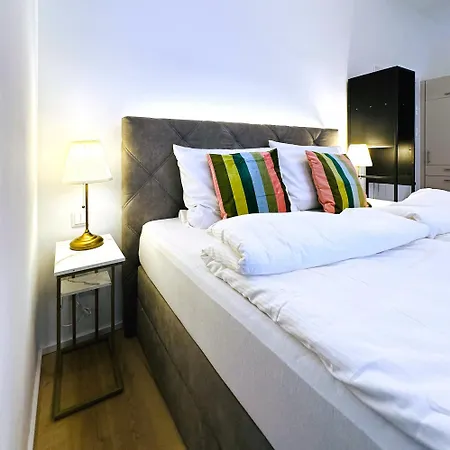 Apartman Romana With Terrace & Private Entrance *