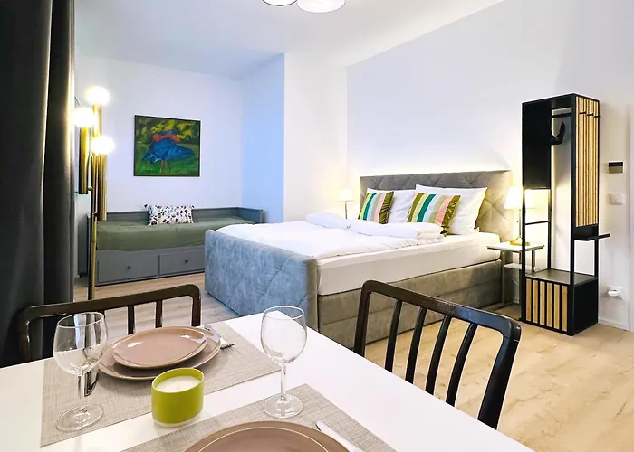 Romana With Terrace & Private Entrance