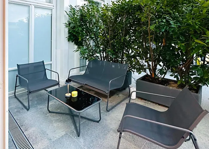 Romana With Terrace & Private Entrance