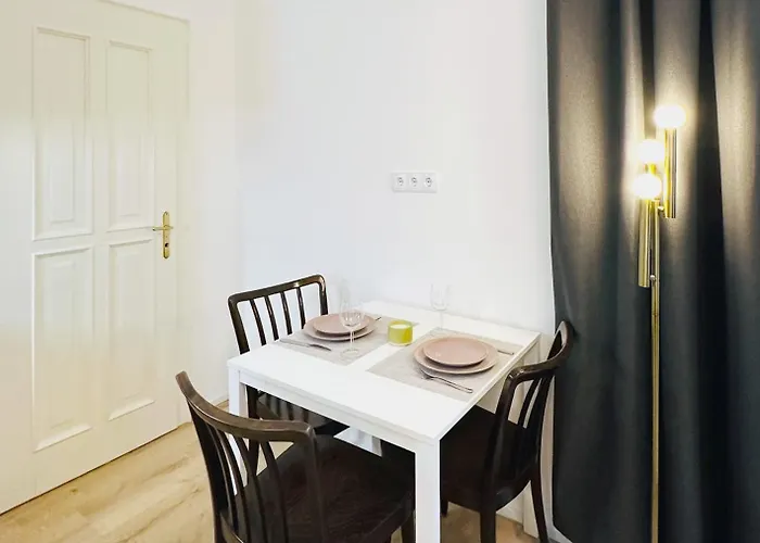 Romana With Terrace & Private Entrance